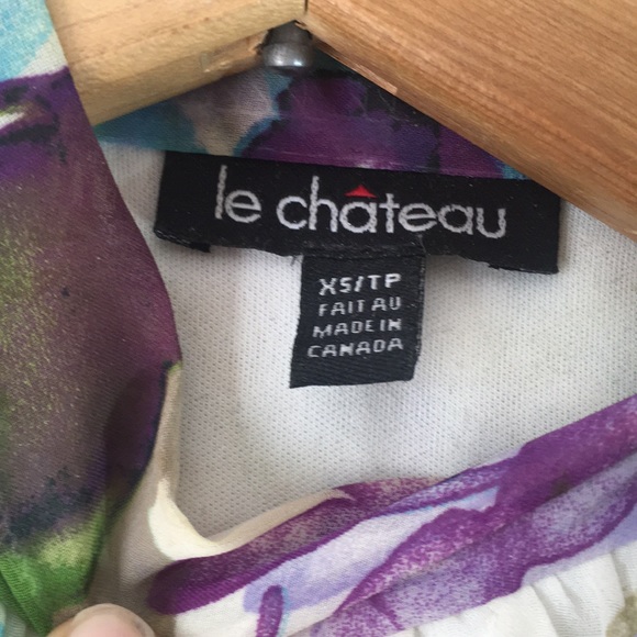 LE CHÂTEAU | Tie Neck floral blouse - Picture 4 of 8